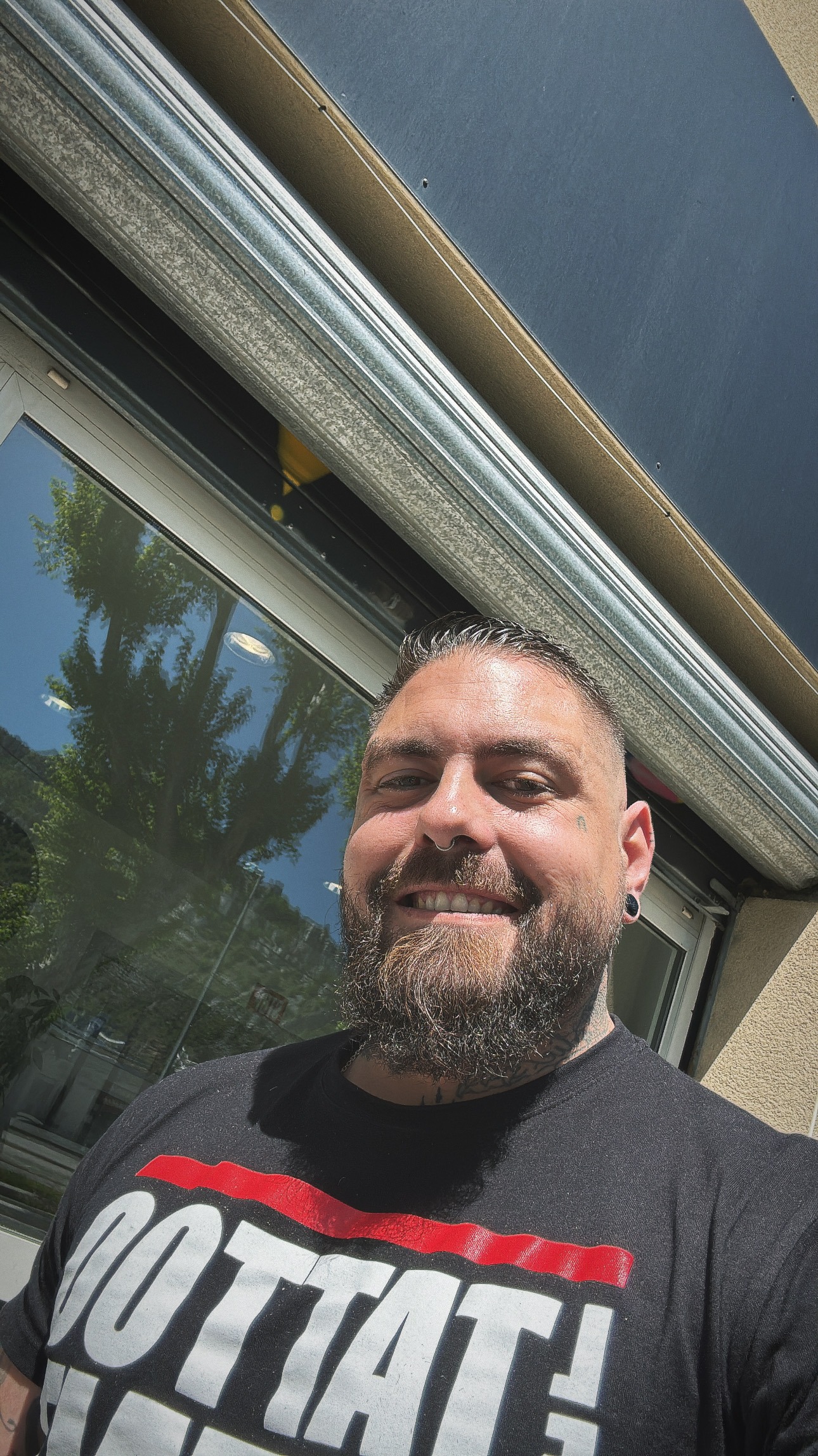 Profil de Eyvan, 36 ans, Biffle à Brosses