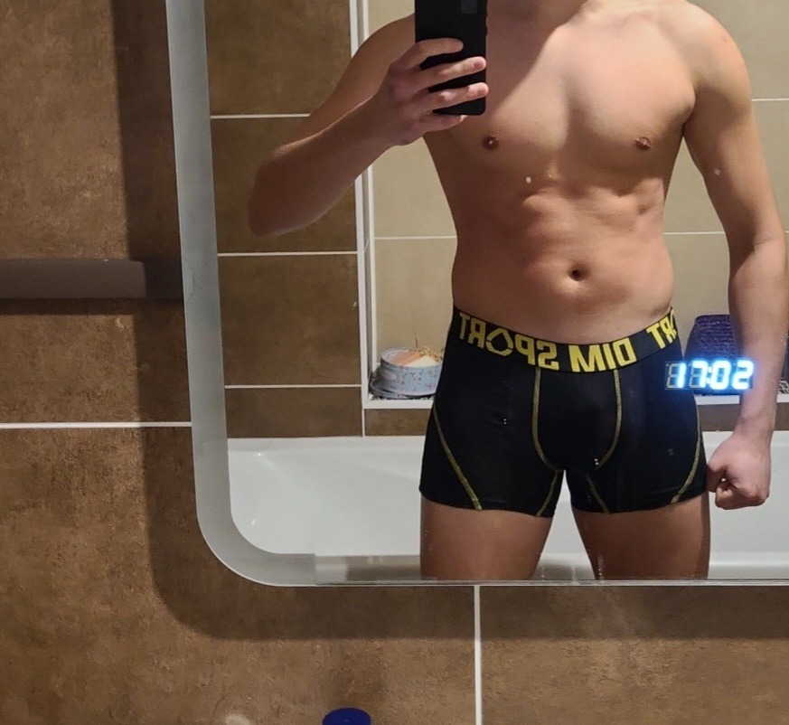 Profil de Rochdi, 24 ans, Biffle à Albières