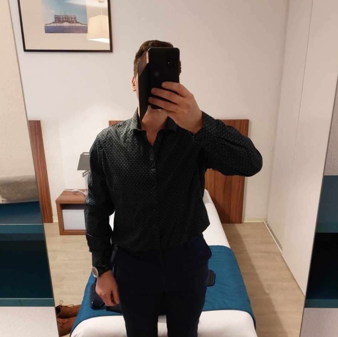Profil de Yunis, 42 ans, Biffle à Aigne