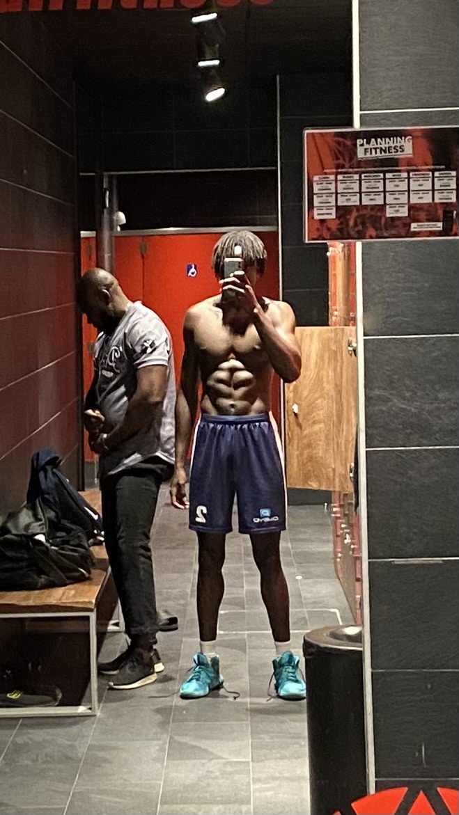 Profil de Amoro, 24 ans, Biffle à Bacquepuis